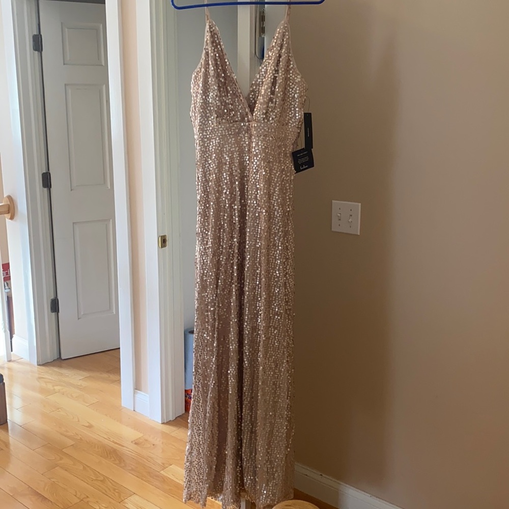 Lulus gown